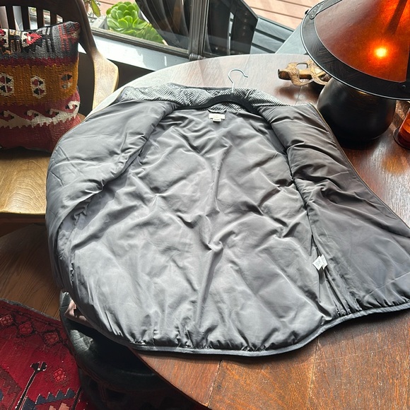 L J. Crew Women’s down herringbone ‘Excursion’ vest. Grey & white/grey trim. EUC - Picture 9 of 15